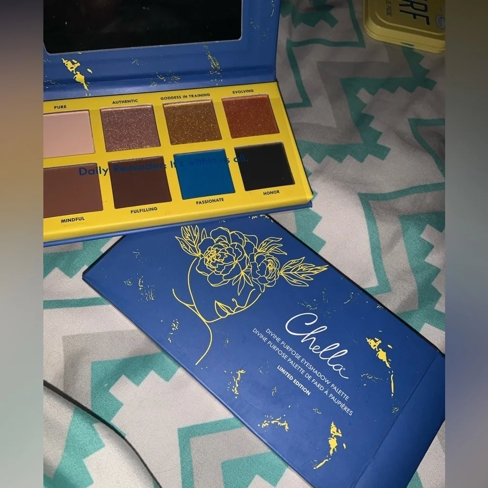 Chella Devine Eyeshadow Palette new in box casual classic blue bronze shimmer